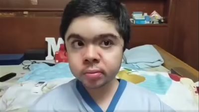 انقذوا حياتي بحقنة واحدة بس.. شاب يستغيث من ضمور العضلات دوشين بسبب إصابته منذ طفولته