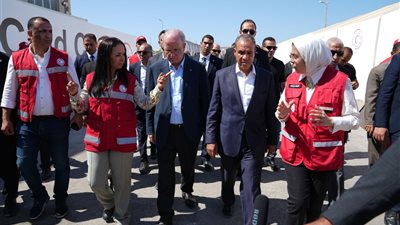 الهلال الأحمر المصري: 2000 متطوع يعملون ليلًا ونهارًا يوميًا لتقديم المساعدات إلى غزة
