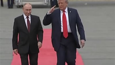 تقارير: ميكروفون يلتقط محادثة سرية بين ترامب وماكرون بشأن بوتين