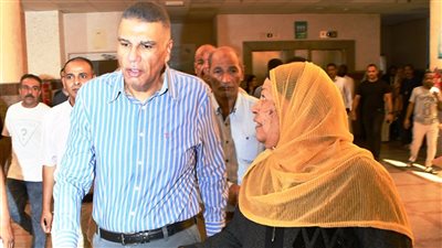 كشف تزاحمًا وشكاوى.. إجراءات عاجلة بعد جولة مفاجئة لمحافظ أسوان داخل مستشفى الصداقة الجديدة