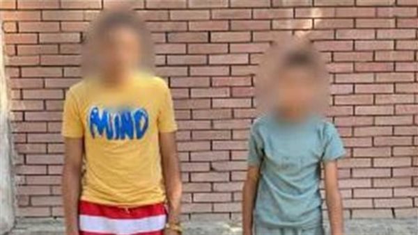 المتهمين والكلبين