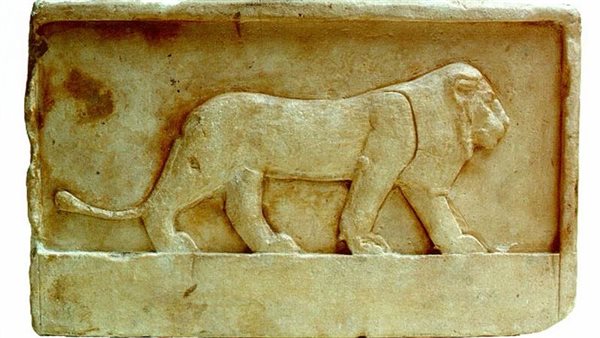 نقش بارز لأسد من