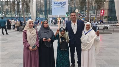 استجابة لـ القاهرة 24.. صناع الخير تحقق حلم العمرة للطالبة الثالثة على الثانوية الأزهرية ووالدتها 