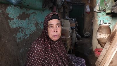 مسنة في بني سويف تستغيث: منزلي مهدد بالانهيار بسبب غرقه في المياه الجوفية