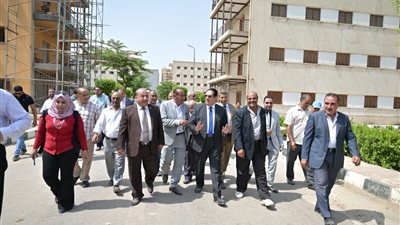رئيس جامعة القاهرة يتفقد أعمال الصيانة والتطوير لمباني المدينة الجامعية ويوجه بالجاهزية لاستقبال العام الجامعي الجديد