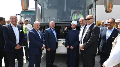 جولة موسعة لعدد من الوزراء بمصانع النصر للسيارات لبحث فرص التوسع والإنتاج