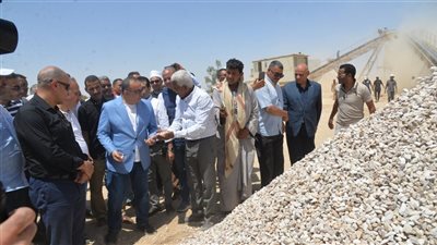 توقفت 15 عاما.. إعادة تشغيل محطة تكسير المواد المحجرية بعد إعادة تأهيلها بأسيوط