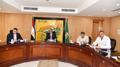 محافظ الفيوم يترأس اجتماع اللجنة العامة لحماية الطفولة