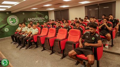قبل مواجهة الزمالك.. وليد دعبس يعقد جلسة مع لاعبي مودرن سبورت 