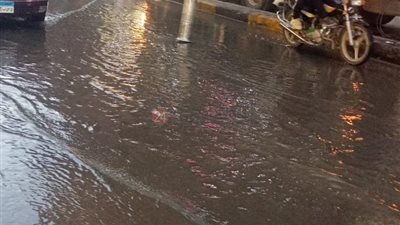 كسر بخط طرد صرف الطالبيّة يتسبب في تراكم المياه بشارع العشرين.. وانقطاع محتمل لمياه الشرب