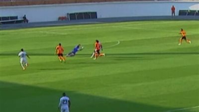 لجنة الحكام تحسم الجدل بشأن لقطة حارس فاركو الجدلية أمام طلائع الجيش