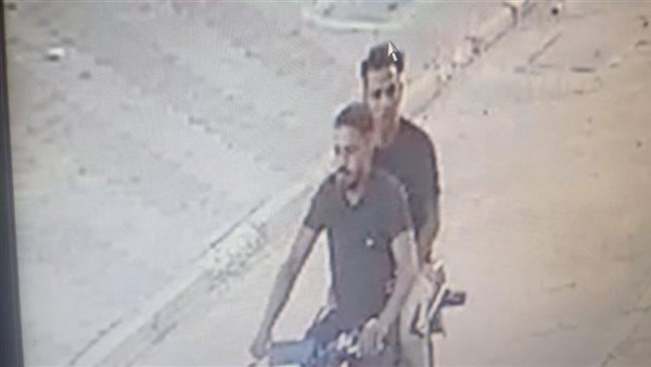 شاب يستغيث بعد سرقة