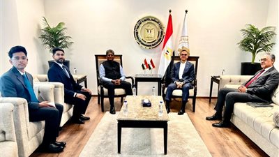 وزير الاستثمار يلتقي السفير الهندي بالقاهرة لبحث سبل تعزيز العلاقات الاقتصادية المشتركة