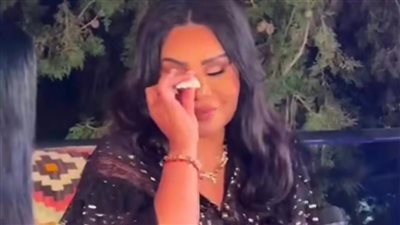 تأثر وبكاء أحلام لحظة حديثها عن أنغام بمهرجان قرطاج |صور