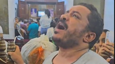 بالجلباب الصعيدي.. رجل يثير إعجاب السوشيال ميديا بصوته العذب خلال احتفالات عيد العذراء