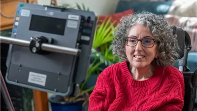 بعد ربع قرن.. بريطانية تستعيد صوتها المفقود بفضل الذكاء الاصطناعي| ما القصة؟