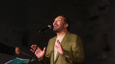بحضور جماهيري ضخم رافعين علم مصر.. علي الحجار يتألق في حفله بمهرجان القلعة