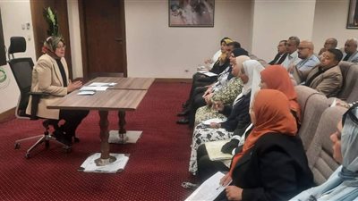 اجتماع موسع لمناقشة تطوير المدارس الرسمية والرسمية المتميزة للغات برئاسة رئيس الإدارة المركزية للتعليم العام