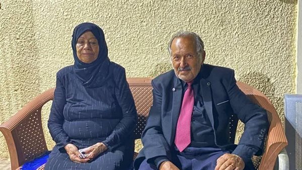  مسنان يعقدان قرانهما