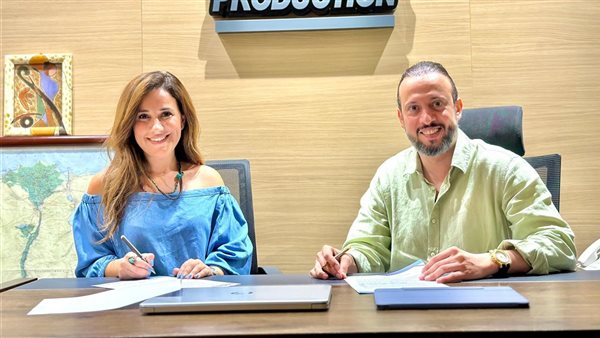 شيري عادل تتعاقد