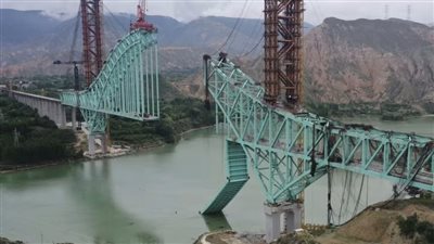 وفاة 12 عاملا بالصين خلال تشييد أطول جسر قوسي في العالم.. ما القصة؟