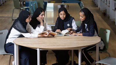 المانكير ممنوع.. المدارس الحكومية بالإمارات تحدد ضوابط الزي المدرسي 