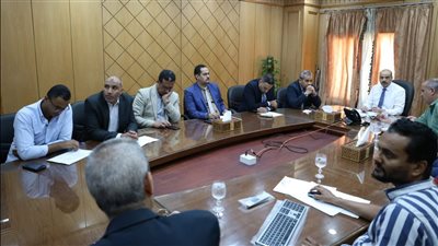 الأمين العام للمجلس الأعلى للأزهر يعقد اجتماعًا مع أعضاء القافلة الإدارية لمتابعة نتائج جولاتها الميدانية