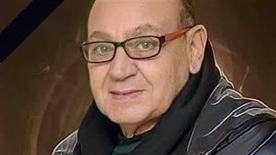 أشرف زكي وفردوس عبد الحميد يشاركان في عزاء الدكتور يحيي عزمي بمسجد الشرطة