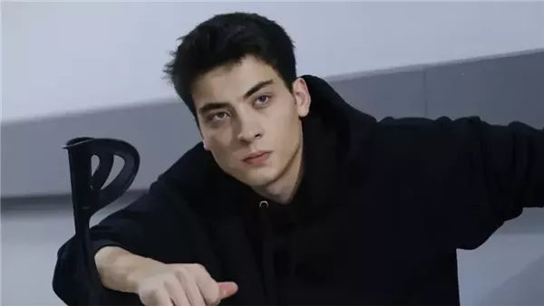 الفنان التركي أتاكان