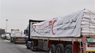 زاد العزة.. الهلال الأحمر المصري يدفع بأكثر من 3500 طن مساعدات عاجلة عبر القافلة 21 لغزة 