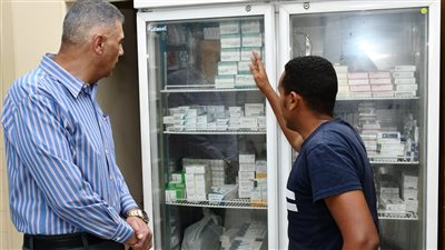 محافظ أسوان يجري زيارة لـ صيدلية الإسعاف للاطمئنان على توافر أنواع وأصناف الأدوية المختلفة