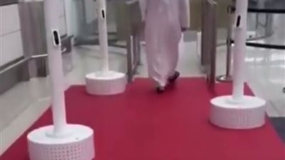 مطار دبي الدولي يطلق خدمة السجادة الحمراء بتقنيات الذكاء الاصطناعي لعبور الجوازات في ثوانٍ