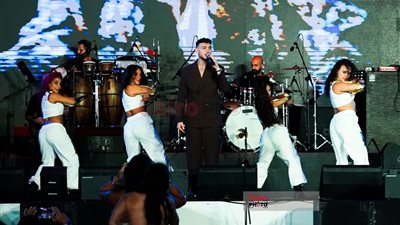 مبسوط بيكم.. الشامي يتألق في حفله بمهرجان ليالي مراسي ويتحدث عن تامر حسني: أخويا الكبير ونجم الجيل