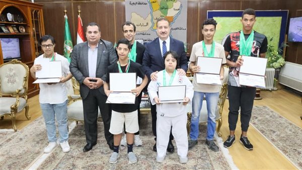 محافظ المنوفية يكرم