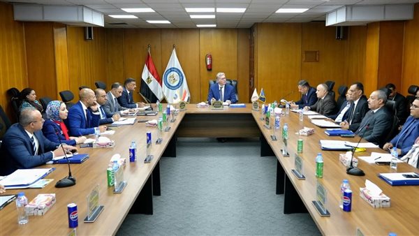 وزير البترول خلال