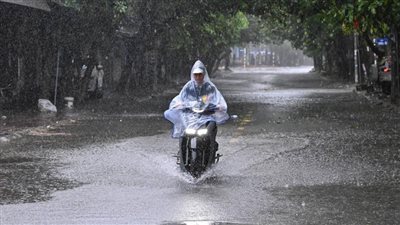 إلغاء رحلات الطيران وتعطيل القطارات.. تحذيرات من حدوث إعصار قوي في فيتنام