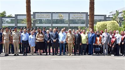 القوات المسلحة تنظم زيارة لوفد من الإعلاميين وطلبة الأكاديمية العسكرية للشركة العربية العالمية للبصريات