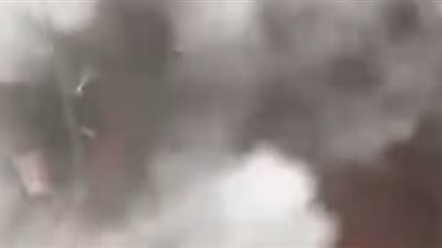 بنموت على الهوا.. لحظة استهداف مباشر للصحفيين والدفاع المدني أمام مجمع ناصر الطبي بخان يونس| فيديو 