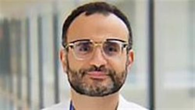 بعد جراحة فريدة من نوعها.. أول تعليق للطبيب المصري محمد لبيب على إنقاذه حياة مريضة بالولايات المتحدة