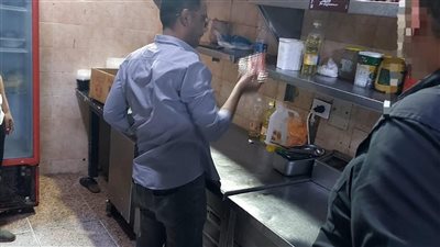 حملة موسعة للرقابة الصحية على المنشآت الغذائية في بني سويف تضبط مخالفات وتعدم أغذية فاسدة 