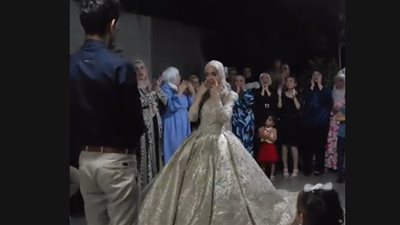 عروس لبنانية تغني لعريسها الأصم بلغة الإشارة وتخطف القلوب