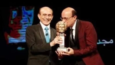 بعد الأزمة الصحية ونشوب حريق بمحيط منزله ومسرحه.. شقيق محمد صبحي يوجه رسالة له: صابر حتى عجز الصبر