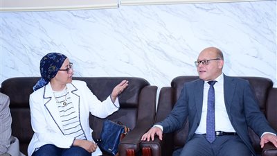 رئيس جامعة سوهاج يبحث مع معهد تكنولوجيا المعلومات برامج تدريبية لمواكبة الذكاء الاصطناعي