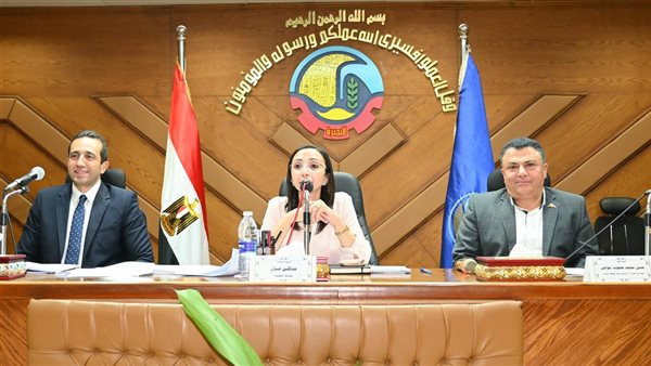 اجتماع محافظ البحيرة