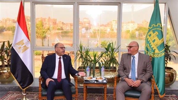 وزير العمل ومحافظ