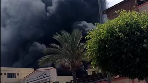 جانب من الحريق