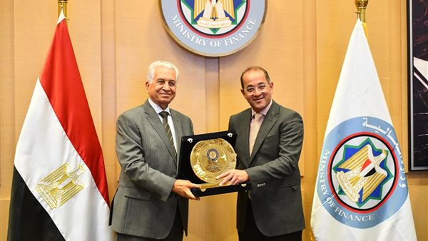 خلال التوقيع