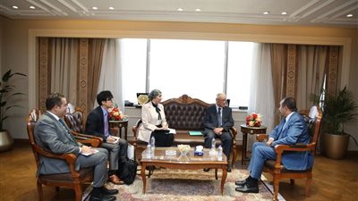  وزير قطاع الأعمال العام يبحث مع السفير الياباني سبل تعميق التعاون التجاري والاستثماري