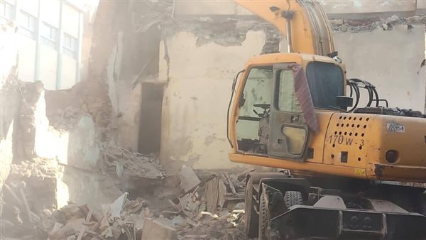 جانب من أعمال الإزالة