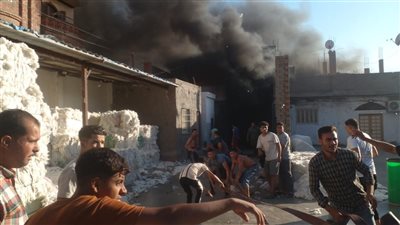 إصابة 8 أشخاص في حريق مصنع قطن بقرية الراهبين بالغربية
